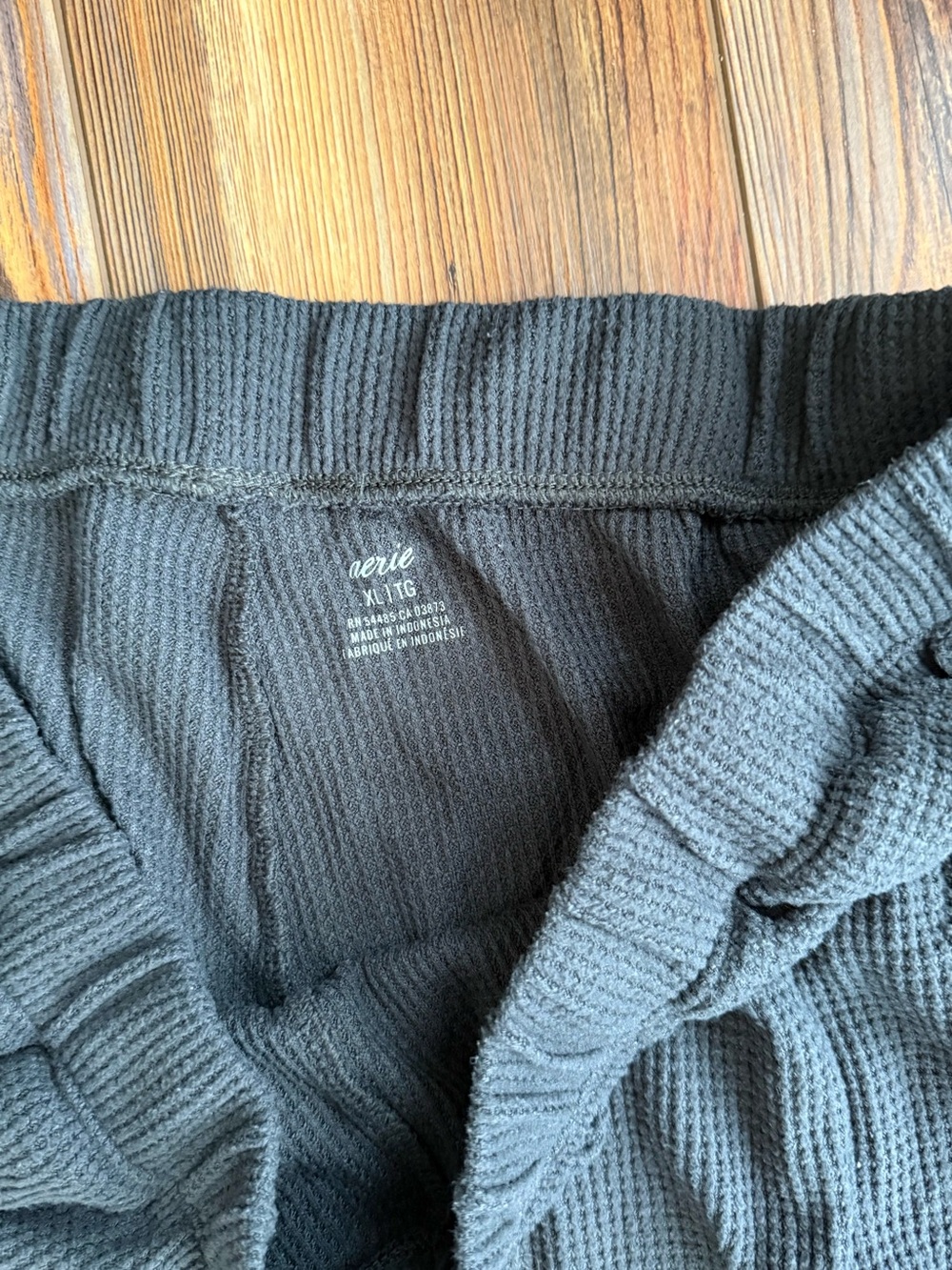 aerie Black Cargo Jogger Pants - Picture 5 of 6